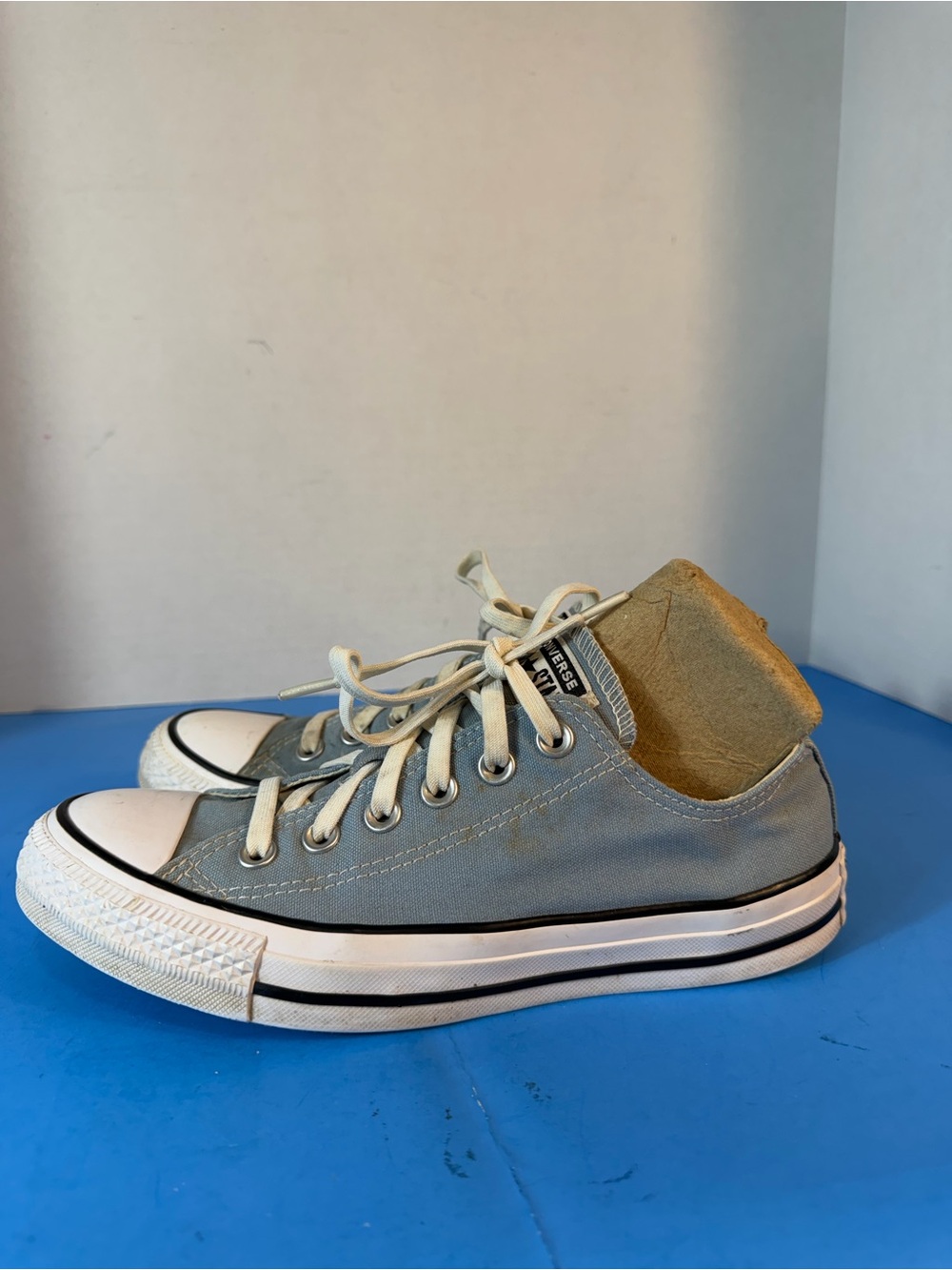 Converse Low Top Sneakers in Light Blue and White